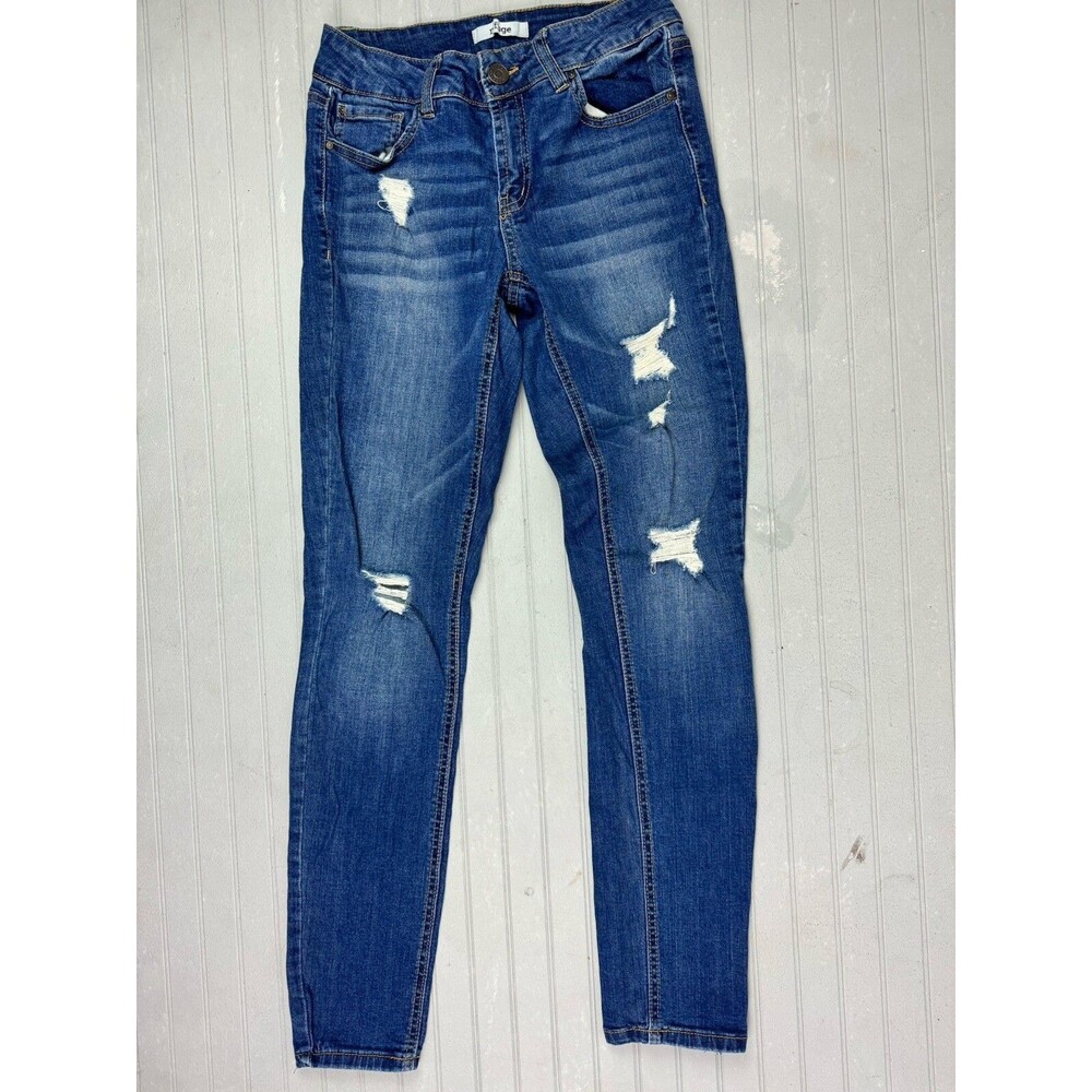 Refuge Size 2 Womens Jeans Skinny Low Rise Distress Med Wash Stretch